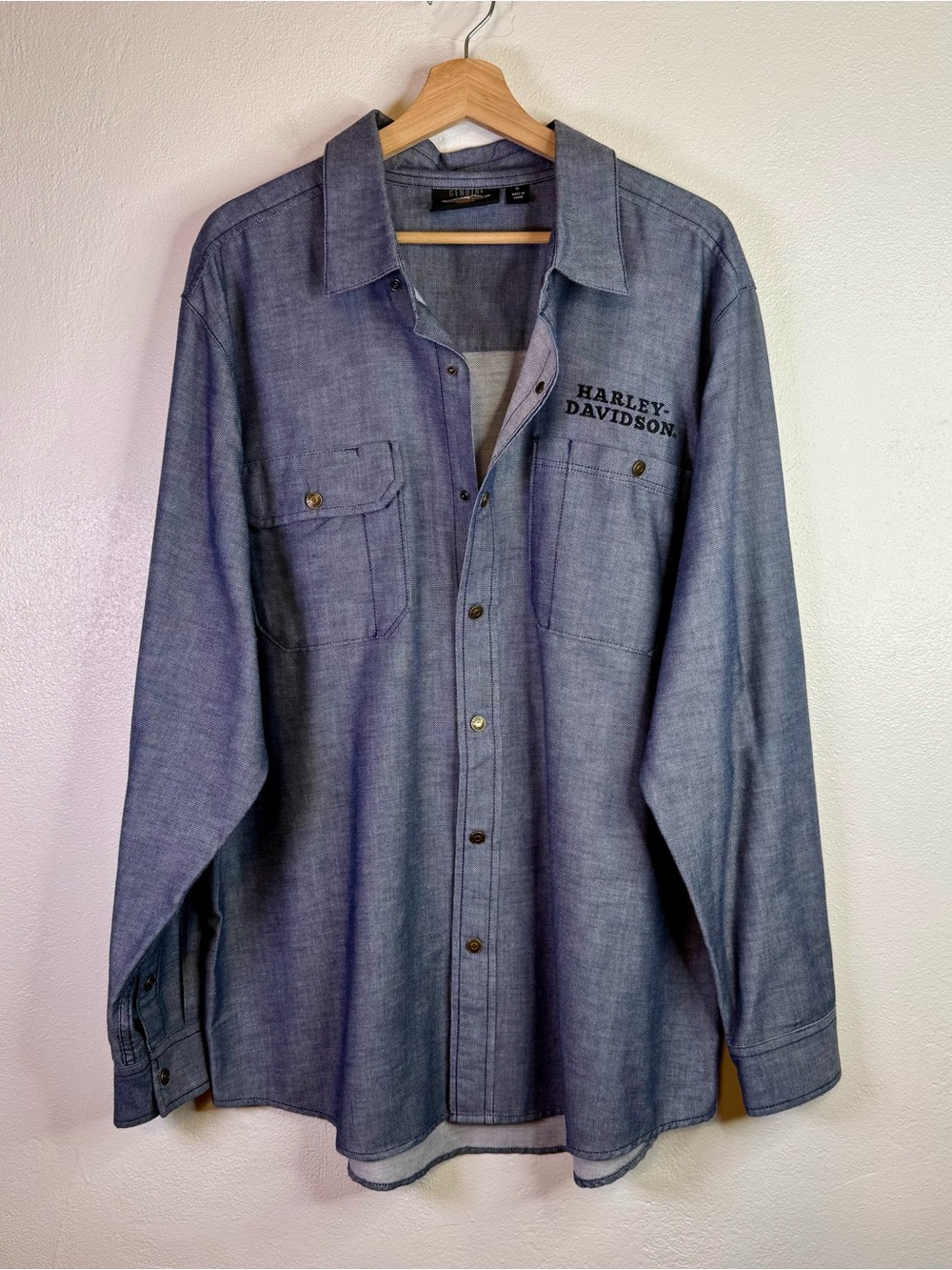 Vintage Y2K Harley Davidson Men's XL Embroidered Chambray Snap Button Up Shirt